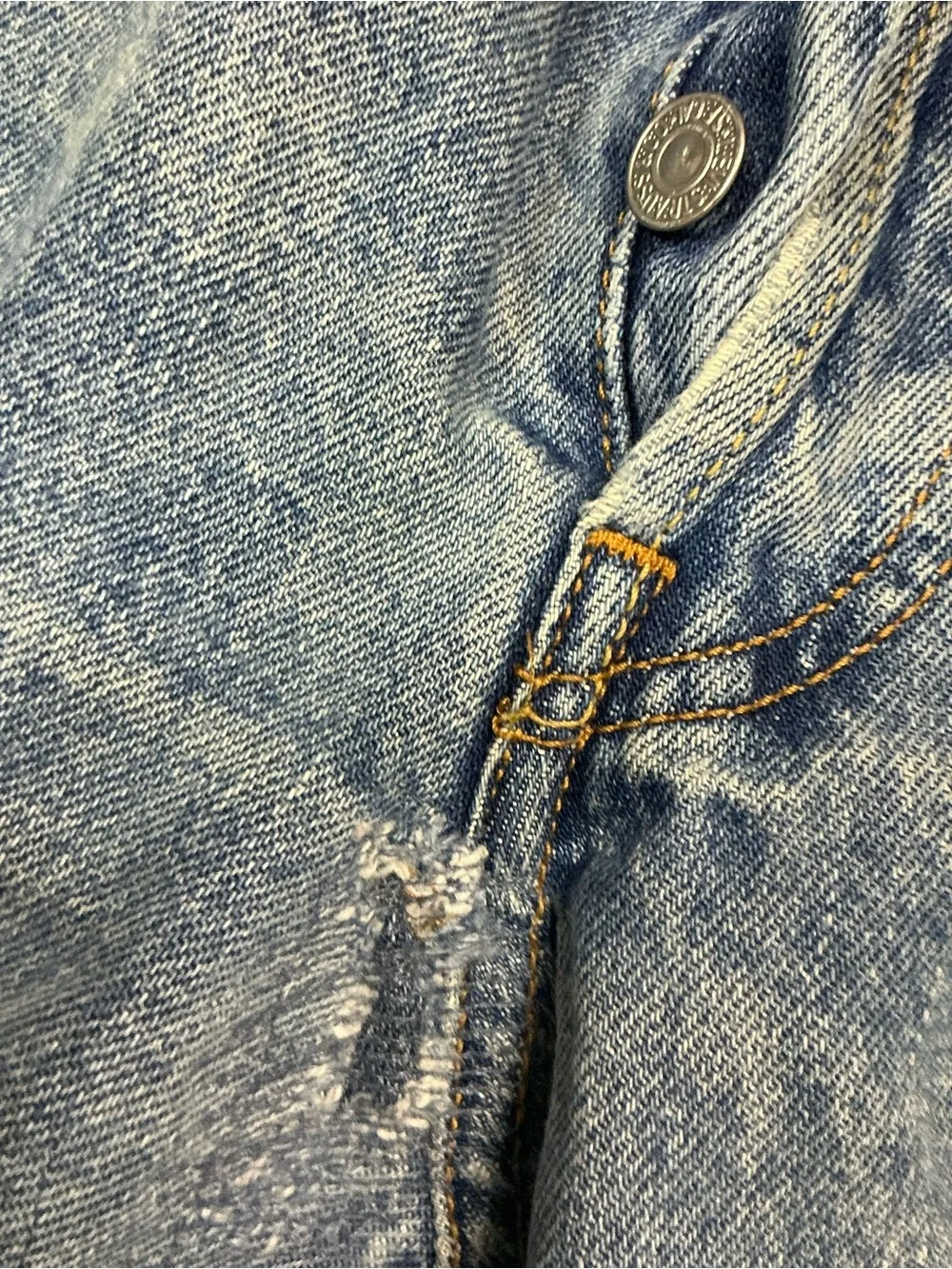Y2K Levi’s 501 button fly medium wash 100% cotton straight leg jeans 31 x 30